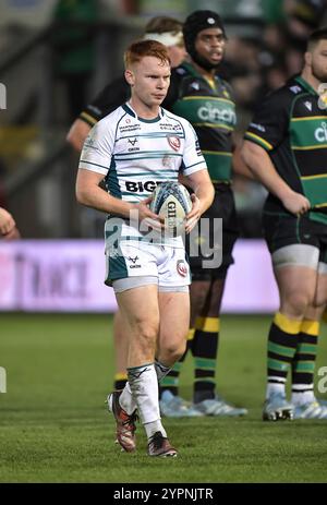 Caolan Englefield de Gloucester en action lors du Gallagher Premiership Rugby match opposant Northampton Saints contre Gloucester Rugby au Cinch Stadium le 30 novembre 2024 à Londres, en Angleterre. Banque D'Images