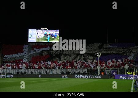 Firenze, Italie. 1er décembre 2024. Chorégraphie Fiorentina lors du match Serie A Enilive 2024/2025 entre Fiorentina et Inter - Serie A Enilive au stade Artemio franchi - Sport, Football - Florence, Italie - dimanche 1 décembre 2024 (photo Massimo Paolone/LaPresse) crédit : LaPresse/Alamy Live News Banque D'Images