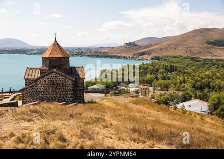 Sevanavank, Arménie - 02 septembre 2019 : vue du Sevanavank, complexe monastique situé sur la rive du lac Sevan. Surp Arakelots signifiant le Saint Apo Banque D'Images
