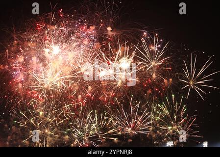 Doha, Qatar. 1er décembre 2024. Atmosphère du circuit - feux d'artifice. Championnat du monde de formule 1, Rd 23, Grand Prix du Qatar, dimanche 1er décembre 2024. Doha, Qatar. Crédit : James Moy/Alamy Live News Banque D'Images