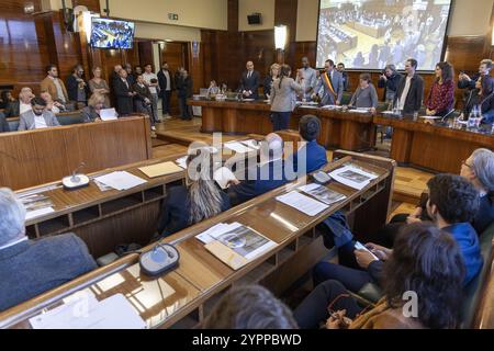 Bruxelles, Belgique. 1er décembre 2024. Cette photo est prise lors de l’installation du nouveau conseil municipal de Vorst/ Forest, le dimanche 01 décembre 2024, à Bruxelles. PVDA-PTB, PS-Vooruit en Ecolo-Groen formera la majorité à la suite des élections locales et provinciales d'octobre en Belgique. BELGA PHOTO NICOLAS MAETERLINCK crédit : Belga News Agency/Alamy Live News Banque D'Images