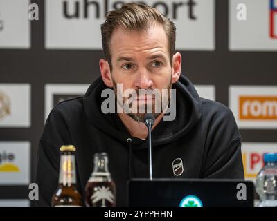 Jan Siewert, Cheftrainer (SpVgg Greuther Fuerth), GER, SSV Ulm 1846 vs. SpVgg Greuther Fuerth, Fussball, 2. Bundesliga, Spielzeit 2024/2025, 01.12.2024, la réglementation DFB/DFL interdit toute utilisation de photographies comme séquences d'images et/ou quasi-vidéo. Foto : EIBNER/Michael Schmidt Banque D'Images