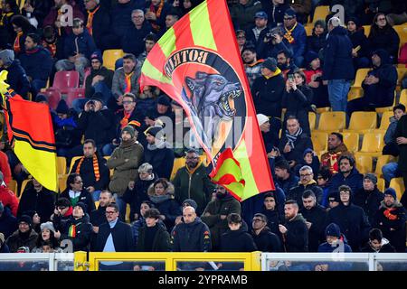 Lecce, Italie. 1er décembre 2024. Supporters et supporters de L'US Lecce lors du match de Serie A Enilive entre l'US Lecce et la Juventus FC au stade via del Mare à Lecce, en Italie, dimanche 1er décembre 2024. (Crédit image : &#xa9 ; Giovanni Evangelista/LaPresse) crédit : LaPresse/Alamy Live News Banque D'Images