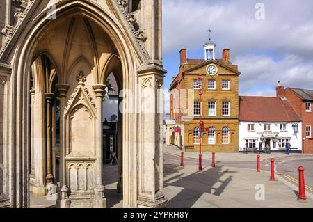 Burton Memorial et sans objet Hall, Place du marché, Daventry, Northamptonshire, Angleterre, Royaume-Uni Banque D'Images