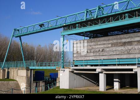 Système d'écluse de TASSI Zsilip sur la branche de Rackevei (Soroksari) kis duna du Danube, Duna, village de Tass, comté de bacs Kiskun, Hongrie Banque D'Images