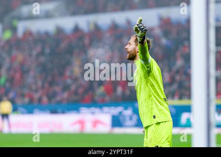 Mainz, Deutschland. 1er décembre 2024. Oliver Baumann (TSG 1899 Hoffenheim #1) dirigiert Seine Vorderleute partie vom 12. Spieltag der 1. Fu?ball Bundesliga zwischen 1. FSV Mainz 05 und TSG Hoffenheim in der MEWA Arena in Mainz AM 01.12.2024 // la réglementation DFL/DFB interdit toute utilisation de photographies comme séquences d'images et/ou quasi-vidéo. Crédit : dpa/Alamy Live News Banque D'Images