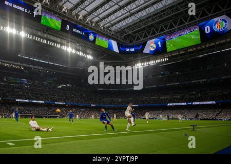 Madrid, Espagne. 1er décembre 2024. Vue panoramique sur le terrain de jeu lors d'un match de Ligue espagnole entre le Real Madrid et Getafe au stade Santiago Bernabeu. Score final ; Real Madrid 2:0 Getefe crédit : SOPA images Limited/Alamy Live News Banque D'Images