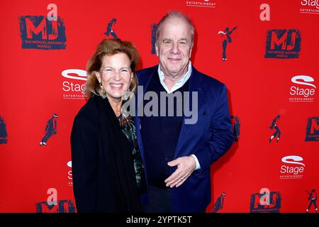 Hubertus Meyer-Burckhardt und Seine Ehefrau Dorothee Roehrig BEI der Premiere vom ‚MJ - Das Michael Jackson musical“ Am 1.12.2024 im Stage Theater im Banque D'Images