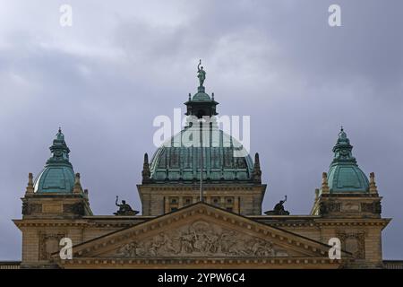 Vue frontale : bâtiment du Tribunal administratif fédéral. Leipzig, Saxe, Allemagne, Europe Banque D'Images