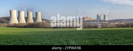 Vue panoramique de la centrale nucléaire de Mochovce. Centrale nucléaire. Slovaquie Banque D'Images