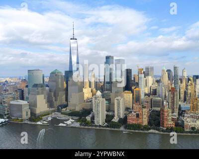 Vue aérienne de Manhattan, avec World Trade Center, New York, États-Unis. Horizon panoramique avec gratte-ciel et quartier financier et rivière Hudson, Banque D'Images