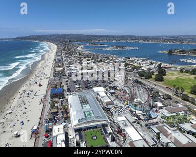 Vue aérienne de Mission Bay et de la plage à San Diego, célèbre destination touristique, Californie. ÉTATS-UNIS. 22 septembre 2022 Banque D'Images
