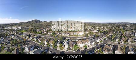 Vue aérienne du quartier Carmel Mountain avec Black Mountain. Comté de San Diego, Californie Banque D'Images