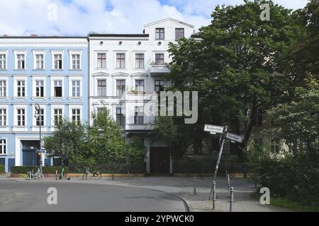 Berlin, Allemagne, 12 août 2023, maisons de style wilhelminien à l'angle de Fraenkelufer et Erkelenzdamm, un quartier résidentiel populaire de Kreuzberg, UE Banque D'Images