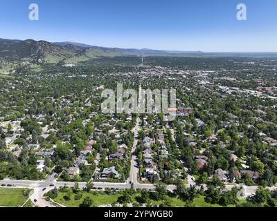 Vue aérienne de Boulder City pendant la saison estivale, Colorado, États-Unis, Amérique du Nord Banque D'Images