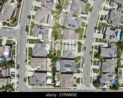 Vue aérienne du quartier riche avec de grandes villas avec piscine à San Diego, Californie, États-Unis. Vue aérienne du manoir de luxe résidentiel moderne de lotissement Banque D'Images