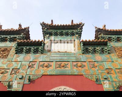 Porte à l'intérieur du temple bouddhiste Putuo Zongcheng, l'un des huit temples extérieurs de Chengde, construit entre 1767 et 1771 et modelé sur le Potala P. Banque D'Images