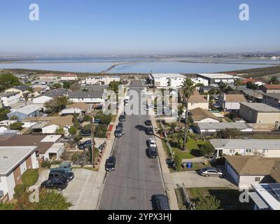 Vue aérienne de la zone résidentielle Imperial Beach et de la baie de San Diego en arrière-plan, San Diego, Californie, États-Unis, Amérique du Nord Banque D'Images