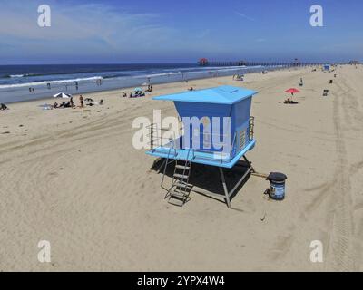Tour de sauveteur sur la plage de Huntington pendant la journée ensoleillée. Sud-est de Los Angeles, Californie. USA, 13 juillet 2020 Banque D'Images