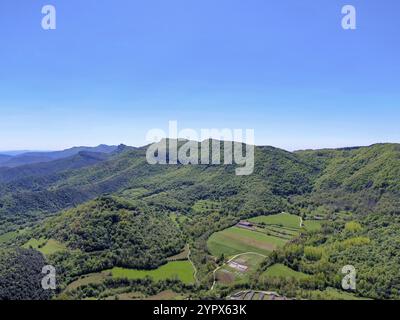 Le volcan Santa Margarida est un volcan éteint dans la comarque de Garrotxa, Catalogne, Espagne. Le volcan a un périmètre de 2 km et une hauteur de 68 Banque D'Images