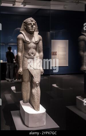 Statue inachevée d'un pharaon ptolémaïque, basalte, dynastie ptolémaïque, 305-30 av. J.-C., peut-être d'Athribis, Égypte, collection du British Museum, Afric Banque D'Images