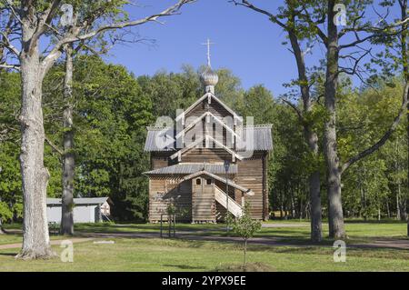 Vitoslavitsy, Veliky Novgorod, Russie, le 10 septembre 2022 : église de l'ouvrier des merveilles Nicolas du village de Myakishevo. Musée de Wooden AR Banque D'Images