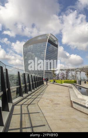 Londres, Royaume-Uni, 10 mai 2023 : 20 Fenchurch Street Tower, également connu sous le nom de Walkie Talkie Building dans la ville de Londres Banque D'Images