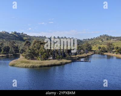 Vue aérienne du réservoir de Miramar dans la communauté de Scripps Miramar Ranch, San Diego, Californie. Lac Miramar, activités populaires site de loisirs y compris Banque D'Images