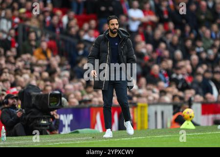 Ruben Amorim Manager de Manchester United lors du match de premier League Manchester United vs Everton à Old Trafford, Manchester, Royaume-Uni, le 1er décembre 2024 (photo de Craig Thomas/News images) Banque D'Images