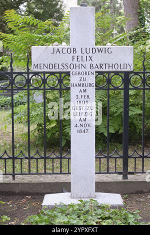 Berlin, Allemagne, 14 juillet 2024, croix funéraire avec inscription pour le compositeur allemand Felix Mendelssohn-bartholdy, Europe Banque D'Images
