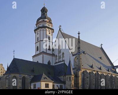 Dans la lumière du soir : l'église Saint-Thomas, lieu de travail de longue date de Johann Sebastian Bach. Leipzig, Saxe, Allemagne, Europe Banque D'Images