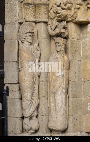 Vierge Marie et l'Archange, scène de l'Annonciation, Puerta de Los Abuelos, église San Juan, Laguardia, Alava, pays Basque, Espagne, Europe Banque D'Images