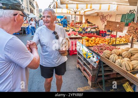 Civitavecchia Italie,Piazza Regina Margherita,Mercato di Civitavecchia,marché San Lorenzo,Mercato Coperto,Mercato della Piazza,marché en plein air,senior m Banque D'Images