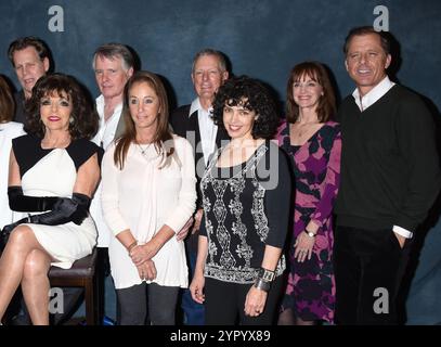 Los Angeles, États-Unis. 1er décembre 2024. Wayne Northrop, 77 ans, est décédé le 29 novembre 2024 au Motion Picture and Television Home de Woodland Hills, Calif. Wayne a traité avec Alzheimer pendant les 7 dernières années.-------------------------------------------------------- 24 janvier 2015 Los Angeles, CA. Al Corley, Joan Collins, Gordon Thompson, Pamela Bellwood, Wayne Northrop, Kathleen Beller, Pamela Sue Martin et Maxwell Caulfield Hollywood Show - hiver 2015 au Westin Los Angeles Airport © Tammie Arroyo/AFF-USA. Crédit COM : AFF/Alamy Live News Banque D'Images