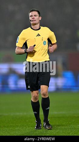 Heidenheim, Allemagne. 1er décembre 2024. Arbitre de Schiedsrichter Dr Florian Exner 1. FC Heidenheim 1846 FCH vs Eintracht Frankfurt SGE 01.12.2024 LA RÉGLEMENTATION DFL INTERDIT TOUTE UTILISATION DE PHOTOGRAPHIES COMME SÉQUENCES D'IMAGES ET/OU QUASI-VIDÉO/dpa/Alamy Live News Banque D'Images