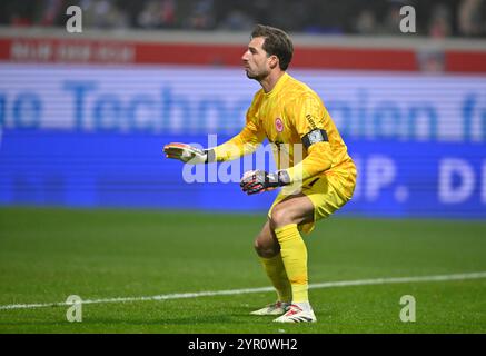 Heidenheim, Allemagne. 1er décembre 2024. Torwart Kevin Trapp Eintracht Frankfurt SGE (01) Aktion 1. FC Heidenheim 1846 FCH vs Eintracht Frankfurt SGE 01.12.2024 LA RÉGLEMENTATION DFL INTERDIT TOUTE UTILISATION DE PHOTOGRAPHIES COMME SÉQUENCES D'IMAGES ET/OU QUASI-VIDÉO/dpa/Alamy Live News Banque D'Images