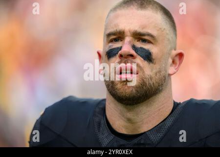 Landover, MD, États-Unis. 1er décembre 2024. Le Tight End des Washington Commanders Zach Ertz (86) se réchauffe avant le match de la NFL entre les Titans du Tennessee et les Commanders de Washington à Landover, MD. Reggie Hildred/CSM/Alamy Live News Banque D'Images