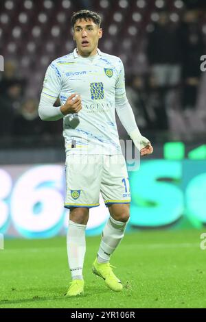 Salerne, Italie. 2 décembre 2024. Emanuele Zuelli de Carrarese Calcio 1908 gestes pendant la Serie B BKT entre US Salernitana 1919 vs Carrarese Calcio au stade Arechi le 01 décembre 2024 à Salerne, italie (crédit image : © Agostino Gemito/Pacific Press via ZUMA Press Wire) USAGE ÉDITORIAL SEULEMENT! Non destiné à UN USAGE commercial ! Banque D'Images