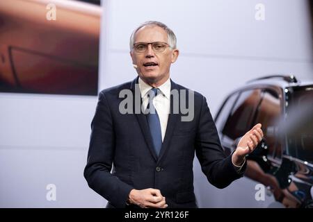 Photo - Carlos Tavares, Directeur général de Stellantis lors d'une journée médiatique au salon de l'auto de Paris 2024 à Paris, France, le 14 octobre 2024. Carlos Tavares, Directeur général de Stellantis, a démissionné brutalement dimanche, deux mois après un avertissement de profit chez le constructeur des voitures Jeep, Fiat et Peugeot qui a perdu environ 40% de sa valeur cette année. La société a déclaré qu'elle chercherait à trouver un nouveau PDG au cours du premier semestre 2025. Directeur indépendant senior Henri de Castries a déclaré dans un communiqué que des points de vue différents ont émergé ces dernières semaines parmi les principaux actionnaires, le conseil d'administration et Tavares résultant Banque D'Images