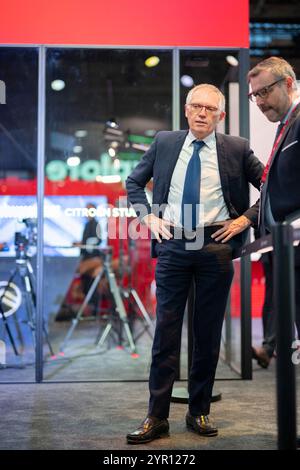 Photo - Carlos Tavares, Directeur général de Stellantis gestes lors d'une journée médiatique au salon de l'auto de Paris 2024 à Paris, France, le 14 octobre 2024. Carlos Tavares, Directeur général de Stellantis, a démissionné brutalement dimanche, deux mois après un avertissement de profit chez le constructeur des voitures Jeep, Fiat et Peugeot qui a perdu environ 40% de sa valeur cette année. La société a déclaré qu'elle chercherait à trouver un nouveau PDG au cours du premier semestre 2025. Directeur indépendant senior Henri de Castries a déclaré dans un communiqué que des points de vue différents ont émergé ces dernières semaines parmi les principaux actionnaires, le conseil d'administration et Tavares R. Banque D'Images