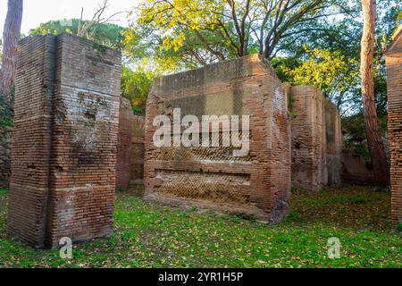 Entrepôts de Trajan - ports impériaux de Claudius et Trajan - Fiumicino, Rome, Italie Banque D'Images