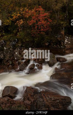 Cascade de Glen Etive Mor dans la vallée de Glencoe, en Écosse Banque D'Images