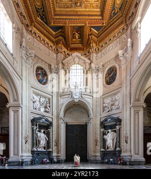 Rome, Italie, 22 juillet 2017, détails architecturaux complexes à l'intérieur de Saint Jean Latran à Rome, Italie. Banque D'Images