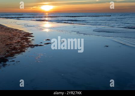 Sonnenuntergang AM 1. Avent 2024 im Ostseebad Wustrow, Fischland, Darß, Mecklenburg-Vorpommern Abendstimmung Ostsee *** coucher de soleil le 1 Avent 2024 dans la station balnéaire balte de Wustrow, Fischland, Darß, Mecklenburg-Vorpommern Evening Mood mer Baltique 20241201-DSC 8764 Banque D'Images