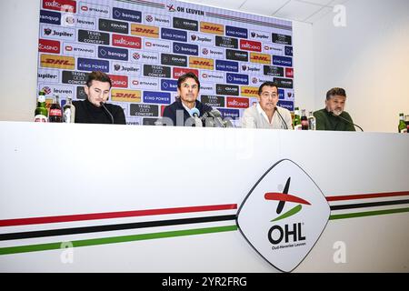 Leuven, Belgique. 02 décembre 2024. Chris Coleman, entraîneur-chef de l'OHL, Frederic Van den Steen, PDG de l'OHL, et Gyorgy Csepregi, directeur technique de l'OHL, photographiés lors d'une conférence de presse de l'équipe belge de soccer Oud-Heverlee Leuven pour présenter leur nouvel entraîneur-chef, à Louvain, le lundi 2 décembre 2024. BELGA PHOTO TOM GOYVAERTS crédit : Belga News Agency/Alamy Live News Banque D'Images