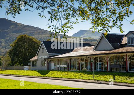 Royaume-Uni, pays de Galles, Gwynedd, Snowdonia, Llanberis, ancienne gare ferroviaire, aujourd'hui café pot et centre artisanal Banque D'Images