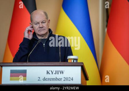 Kiew, Ukraine. 02 décembre 2024. Le chancelier fédéral Olaf Scholz (SPD) donne une conférence de presse après une rencontre avec le président ukrainien. Crédit : Kay Nietfeld/dpa/Alamy Live News Banque D'Images