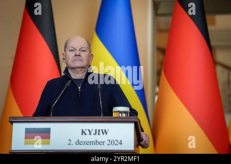 Kiew, Ukraine. 02 décembre 2024. Le chancelier fédéral Olaf Scholz (SPD) donne une conférence de presse après une rencontre avec le président ukrainien. Crédit : Kay Nietfeld/dpa/Alamy Live News Banque D'Images