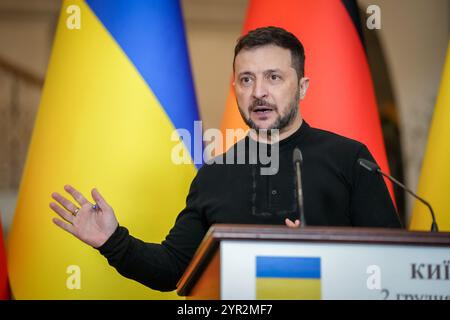 Kiew, Ukraine. 02 décembre 2024. Volodymyr Selensky, président de l'Ukraine, donne une conférence de presse après une rencontre avec le chancelier fédéral. Crédit : Kay Nietfeld/dpa/Alamy Live News Banque D'Images