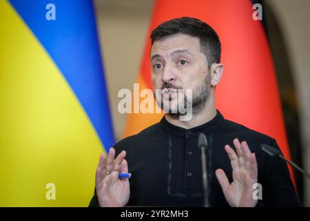 Kiew, Ukraine. 02 décembre 2024. Volodymyr Zelensky, président de l'Ukraine, donne une conférence de presse après une rencontre avec le chancelier fédéral. Crédit : Kay Nietfeld/dpa/Alamy Live News Banque D'Images